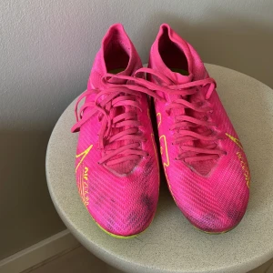 Nike fotbollsskor storlek 41 - Nike Air Zoom Mercurial Vapor 15 Pro, använda endast en gång, säljer eftersom storleken inte passade mig