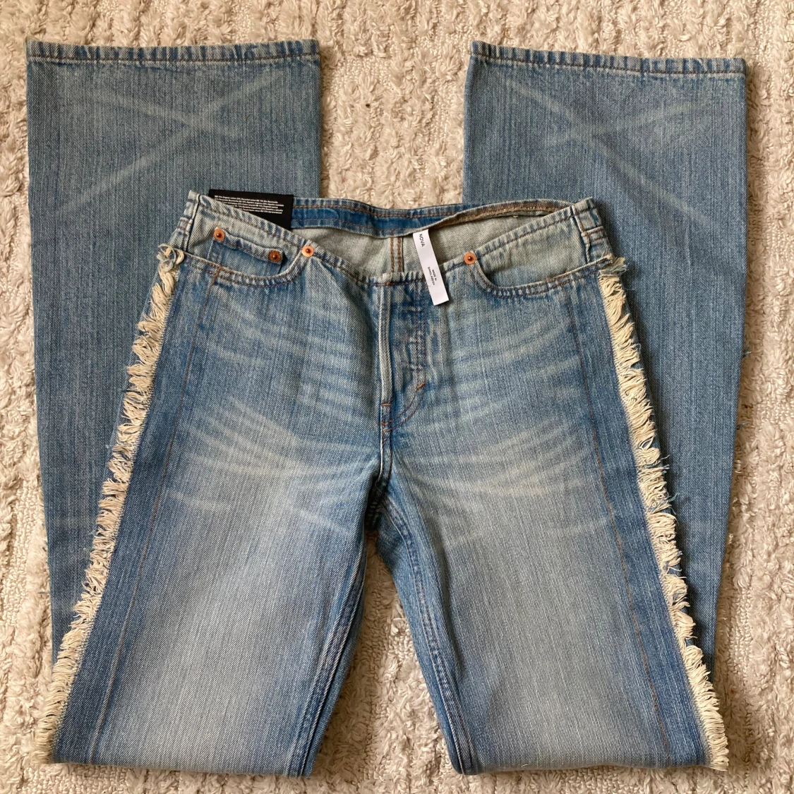 Lågmidjade bootcut jeans med fransar - 90