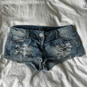 As coola lågmidjade jeansshorts, passar xs/s