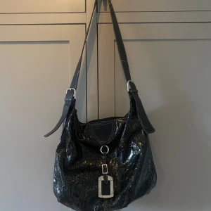 Väska  - Cool axelremsväska med coolt mönster!!💞💫🌟