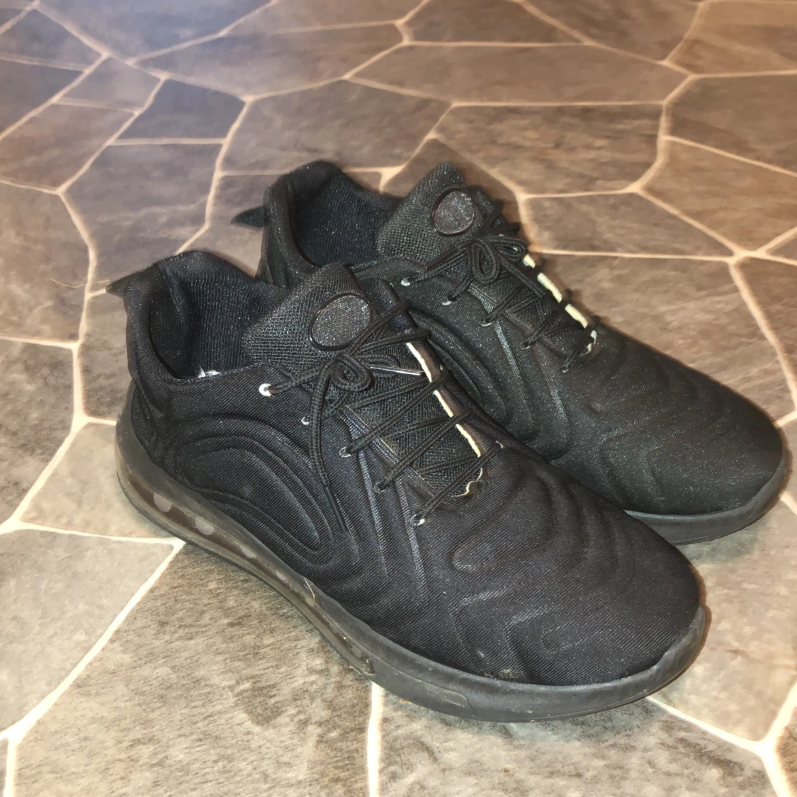 Svarta storlek 42 - 93