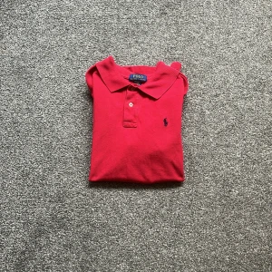 Ralph lauren piké - En skön piké som är 8/10 skick nypris på denna är 900 mitt pris 189 kan gå ner lite i pris vid snabb köp