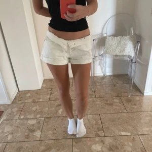 Vita lowrise jeans shorts - Vita jeansshorts i lowrise modell 