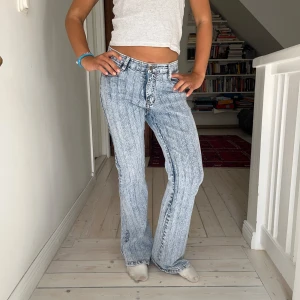 Lågmidjade jeans med mönster - Jättesnygga jeans i toppskick, passar många storlekar🫐🪬