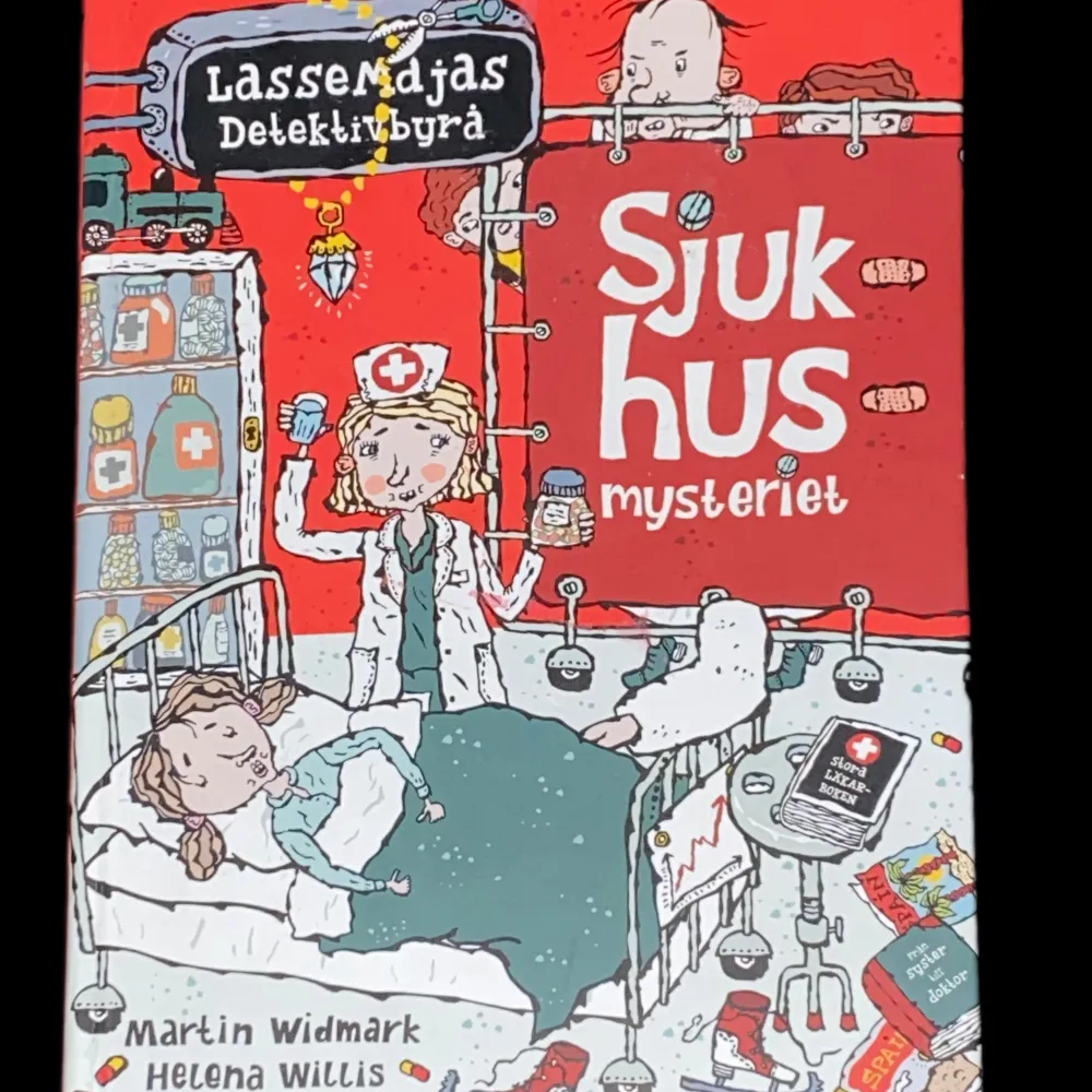 Barnbok-Lassemaja, sjukhus mysteriet. Som ny i skicket🥰Påse 11 (detta är bara för min del så jag vet vart jag lagt alla saker i). Övrigt.