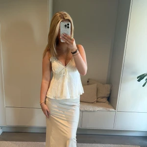 Topp från Gina tricot - Storlek 36, knappt använd och i bra sick. Säljer då jag inte använder den💓