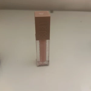 Lifter gloss maybelline newyork  - Het o använd i shade 002 ice.