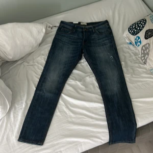 Jack&jones jeans  - Helt nya jack&jones jeans med lappen kvar, jeansen är i storlek 32/32, moddel slim glenn, skick 10/10, nypris 799