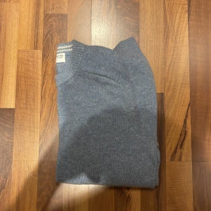 Sweatshirt  - En sweatshirt från selected homme, använd kanske tre fyra gånger. Skick 9/10 