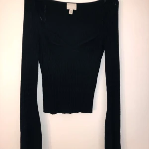 Stickad topp - Jättesöt tröja, perfekt till hösten nu!