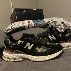 New Balance 2002R BAPE Black - 8/10 cond, utan låda. Kontakta dm för fler bilder, förhandlingsbar 