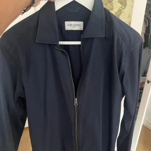John Henric overshirt - Snygg overshirt från John Henric i jätte bra skick. Storlek 38/M. 