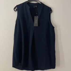 Vera moda Blus - Jätte fin vera moda blus! Helt ny! Säljer för 200kr Pris går att diskuteras:) Storlek: XS