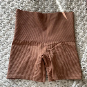 Träningsshorts - Träningsshorts. Skriv om du vill ha bilder på❤️