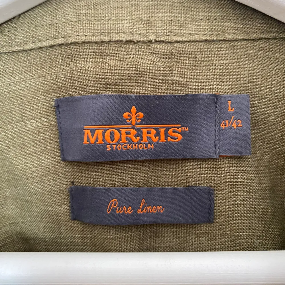 Säljer denna fina Morris linneskjorta i grymt skick, perfekt nu till sommaren, bör passa dig som e ca 180-190cm, 100% linne, hör av dig vid minsta intresse!. Skjortor.