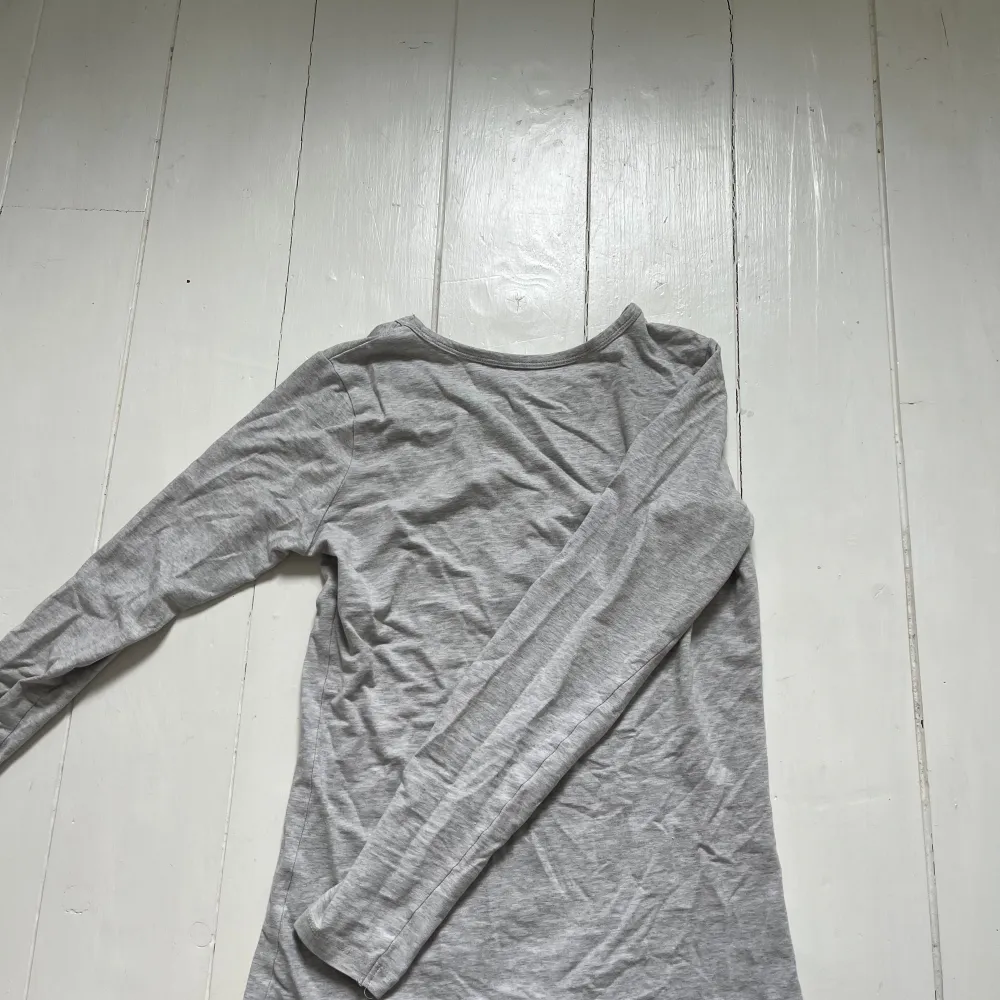 En vanlig grå basic tröja från Cubus i storlek XS. Aldrig använd!💕. T-shirts.