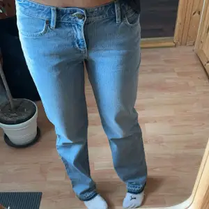 Säljer dessa lee jeans då dem ej kommer till använding