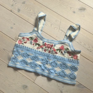 Söt virkad topp - Onesize   Aldrig använd 