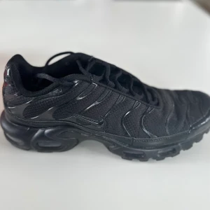 Nike tn - Nike Air Max Plus säljes 1000kr! Storlek 44.5 i nyskick. Använda endast någon gång pgr av fel storlek.  
