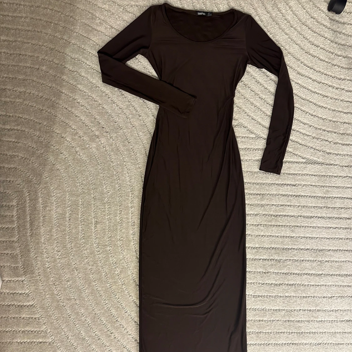 Brun långärmad maxiklänning