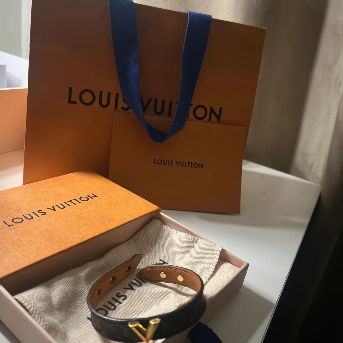 LOUIS VUITTON ARMBAND