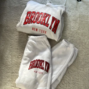 Snyggt mjukis set - Använder inte, jätteskönt material och skitsnyggt ! Har många så ligger bara 