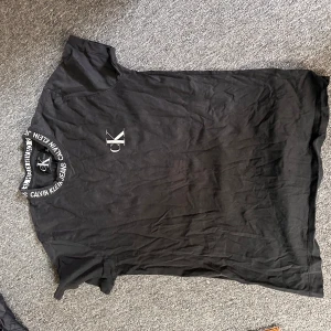 100kr st - Alla tröjor är m och kostar 70kr st  Alla byxor kostar 100kr st