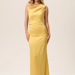 Klänning Adoore - Säljer denna fantastiska klänning från adoore. Aldrig använd, bara provad. Säljs pga fel storlek. Ordinarie pris 1595kr, säljs för 1000kr