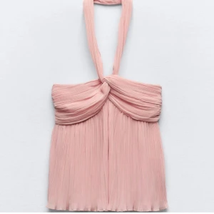 Rosa zara topp - Jätte fin slutsåld topp från zara, vill du köpa så klicka på köp knappen. Skriv till mig  om du har några frågor🥰