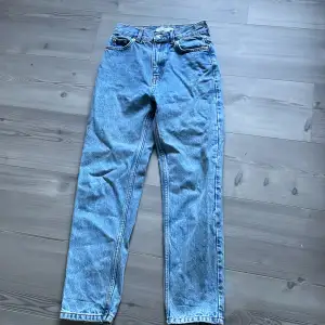 Snygga högmidjade mom jeans🌸