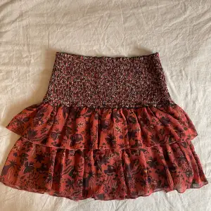 Så söt kjol från zara Bra skick, knappt använd 💕 
