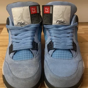 Jordan 4  - Dem är riktiga men har ingen låda med sig. skicka 9/10 har använt dem 1 gång