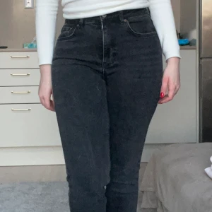 Jeans - Fina jeans från gina! Använda några gånger men säljer nu då dom tyvärr inte passar på mig längre!! Super fint skick på dom