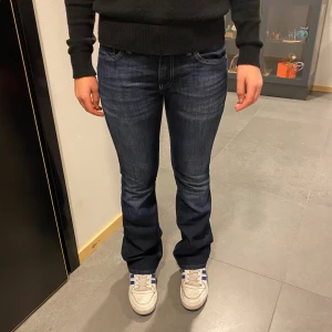 Bootcut jeans - Jättefina mörkblå jeans. Inte använt så många gånger och är i bra skick. Men dem är tyvärr för små för mig💗💕