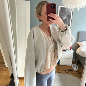 Bombar jacka  - Bombar jacka från zara aldrig använd🙏