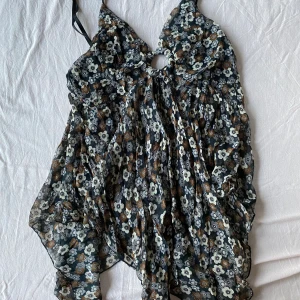 Vintage y2k linne - Vintage linne med blommönster!