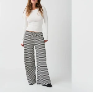 Randiga byxor  - Randiga byxor från Gina tricot, aldrig använda 