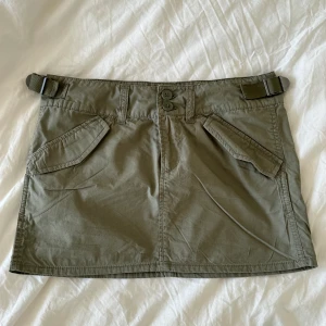 Cargo Mini Kjol 💚 - Cargo mini kjol från H&M💚 Denna är super mini haha  Storlek: XS  Pris: 100 kr