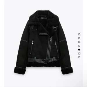 Zara jacka - Säljer min jacka från Zara i storlek S för 800kr. Pris kan diskuteras vid snabbbud. Den är slutsåld använd vid ett tillfälle så i god skick. Skriv vid fler personliga bilder och intresse