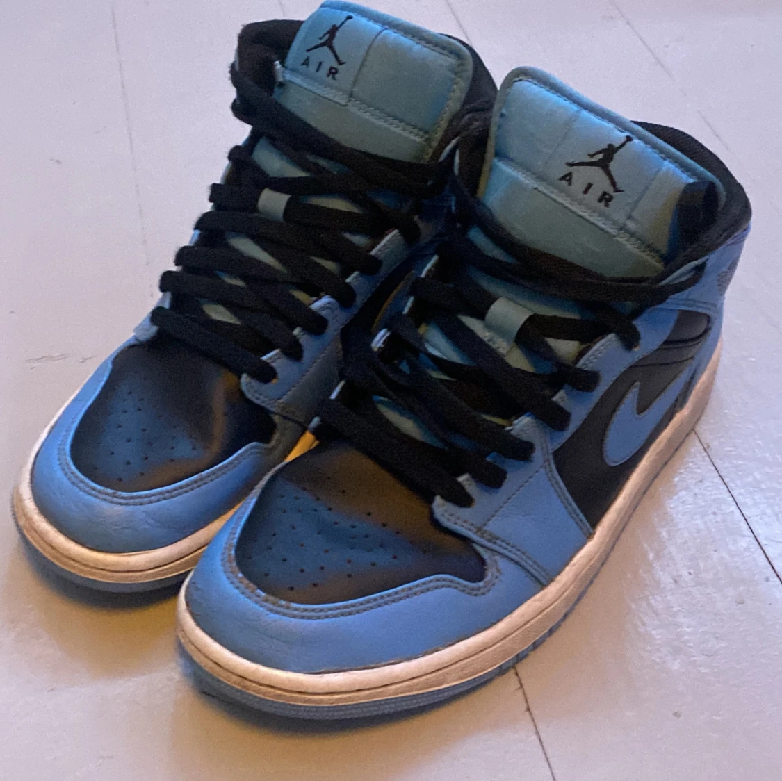 Nike Jordan 1 Mid svart/ljus blå
