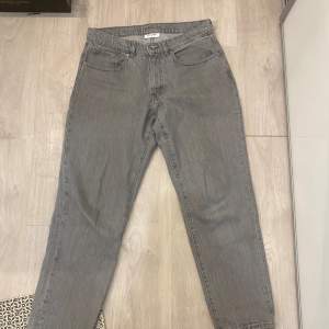 Fina Vailent skate jeans som är använt 2 gånger. Fin grå färg. 