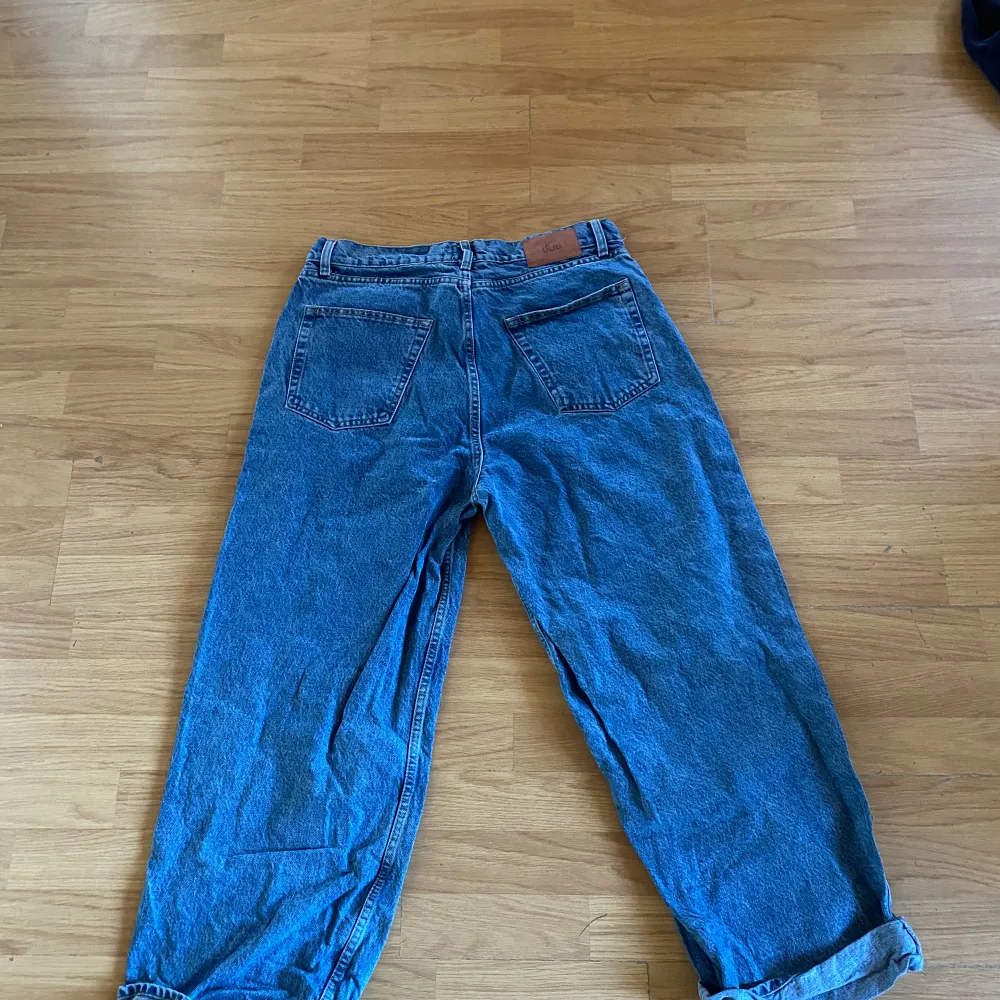 Feta bdg jeans som jag säljer då jag tyvärr tycker att de är för baggy. De är blå och använda ett få tal gånger. De är i storlek W32 gånger 32Tveka inte om att kontakta mig om frågor och liknande🙌. Jeans & Byxor.