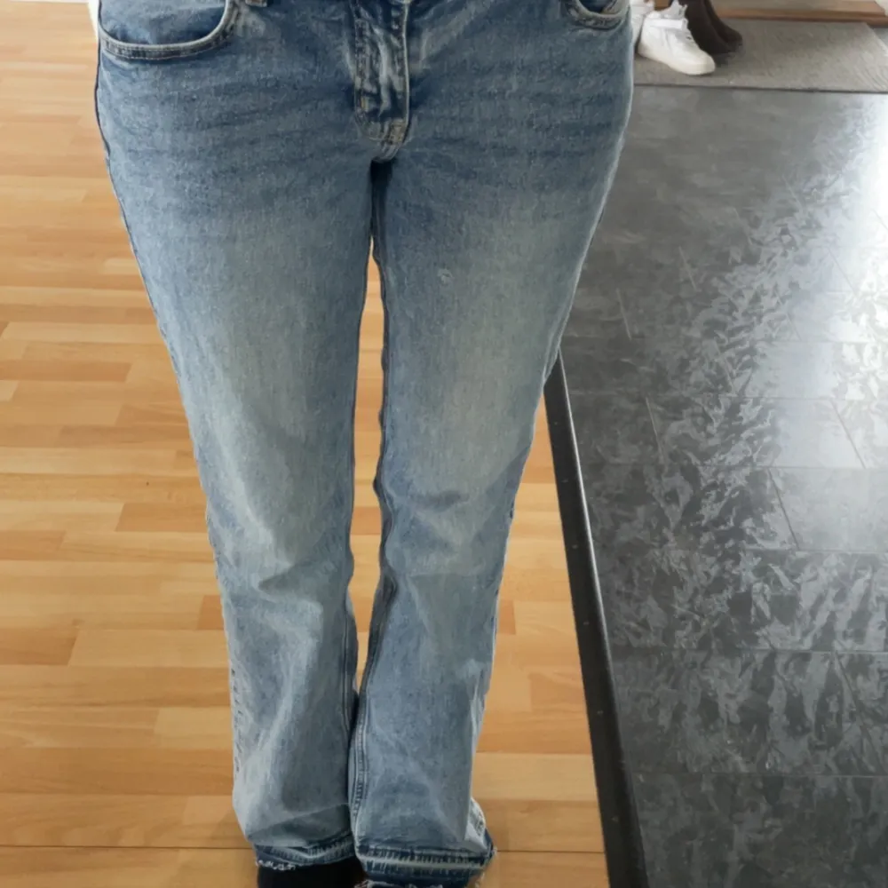 Jeans från H&M i storlek 38💕. Jeans & Byxor.