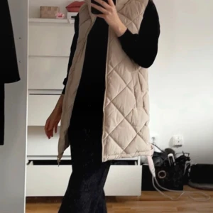 Beige Väst ONLY - Använd 1 gång. Från ONLY. Storlek XS passar även S
