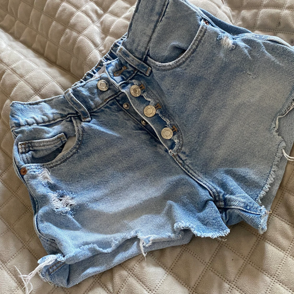 Säljer dessa jättesnygga shortsen!💓💓 Andvände de väldigt mycket i somras så de är därför priset är ganska lågt!💓💓💓