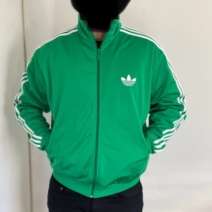 Adidas tröja original  - Adidas tröja  Storlek L   Skick 9 av 10  Adidas original  Vintage 