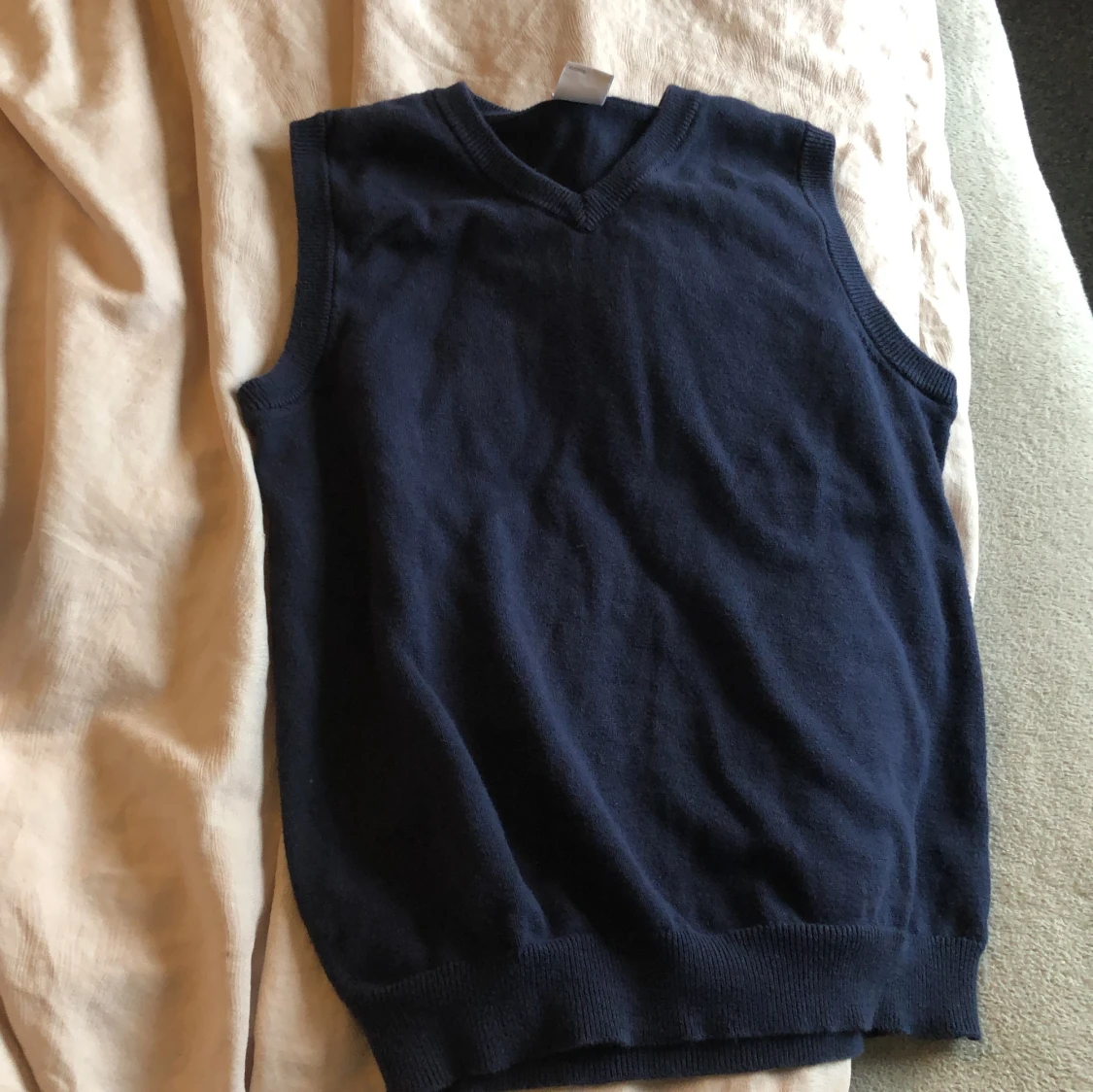 Säljer skol kläder den är jätte bra har inte använt den🙂