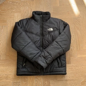 North Face puffer jacka storlek xs - Storlek XS, skick = 7/10, pris kan diskuteras!