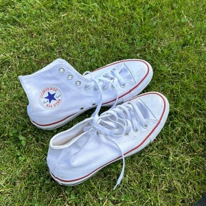 Converse skor - Sparsamt använda klassiska vita Converse skor