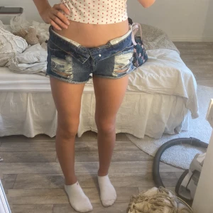 Shorts - Jättefina jeansshorts från bikbok i stl s/36-38. Säljer pga för stora för mig💘 kontakta för fler bilder eller frågor